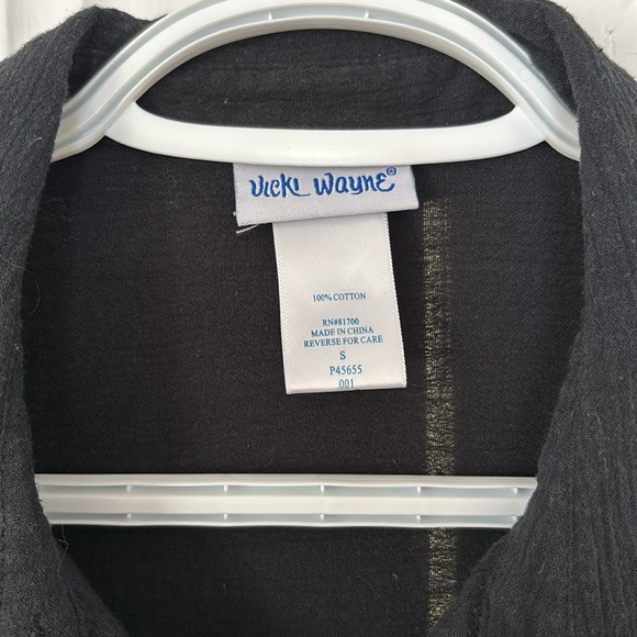 Black button up blouse - Picture 3 of 3